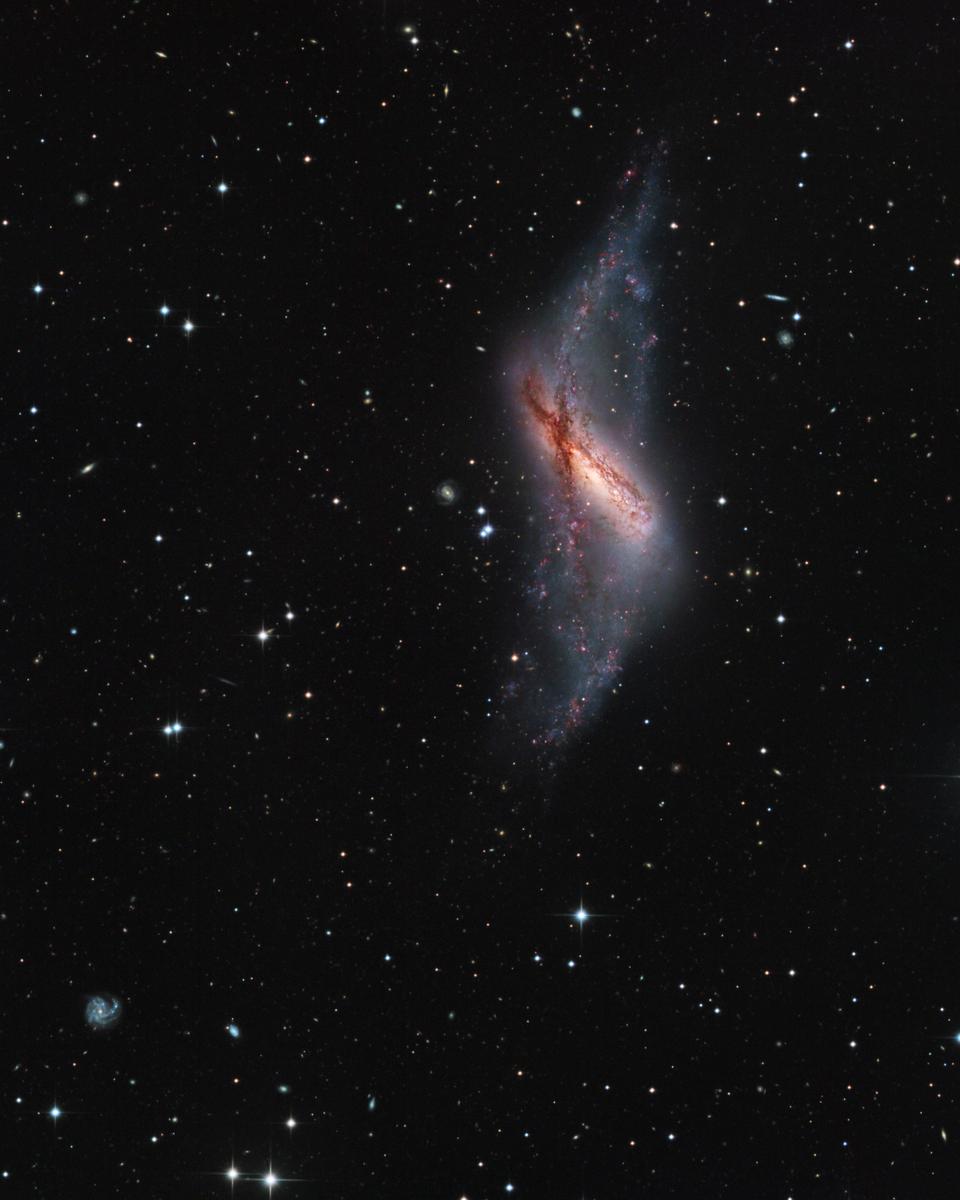 Polar Ring Galaxy NGC 660