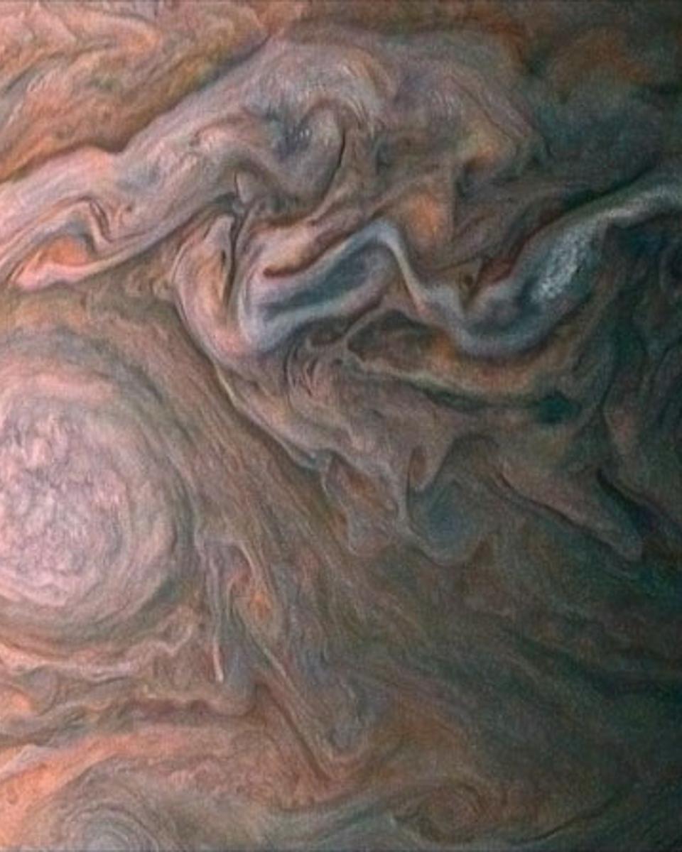 A White Oval Cloud on Jupiter from Juno