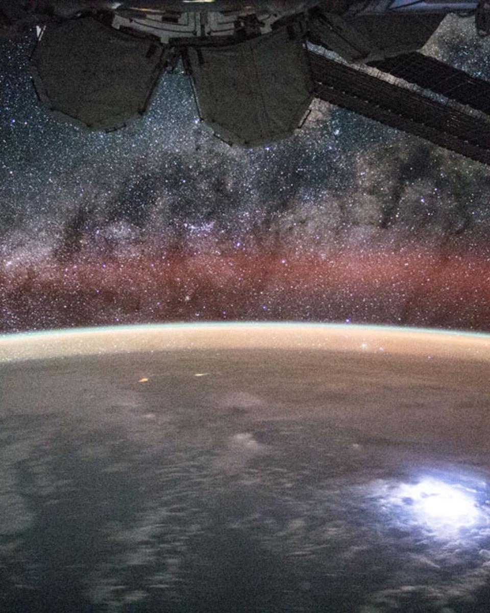 Space Station Vista: Planet and Galaxy