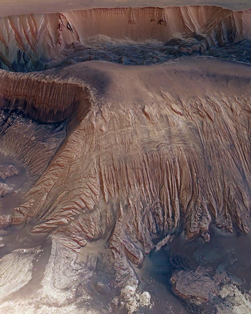 Collapse in Hebes Chasma on Mars