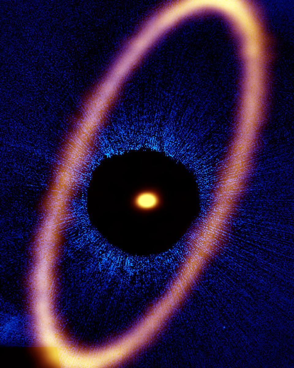Ice Ring around Nearby Star Fomalhaut