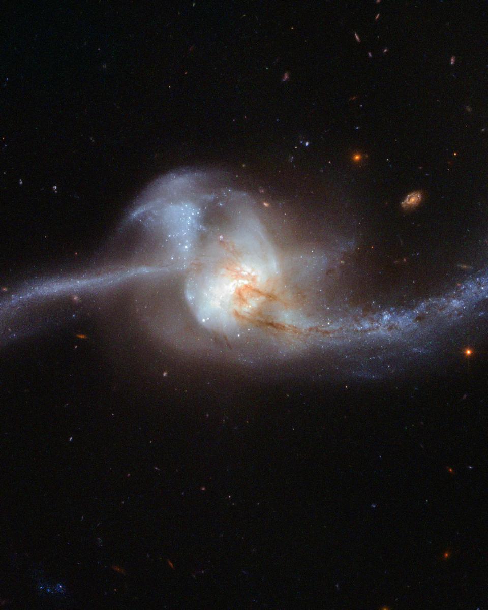 NGC 2623: Merging Galaxies from Hubble