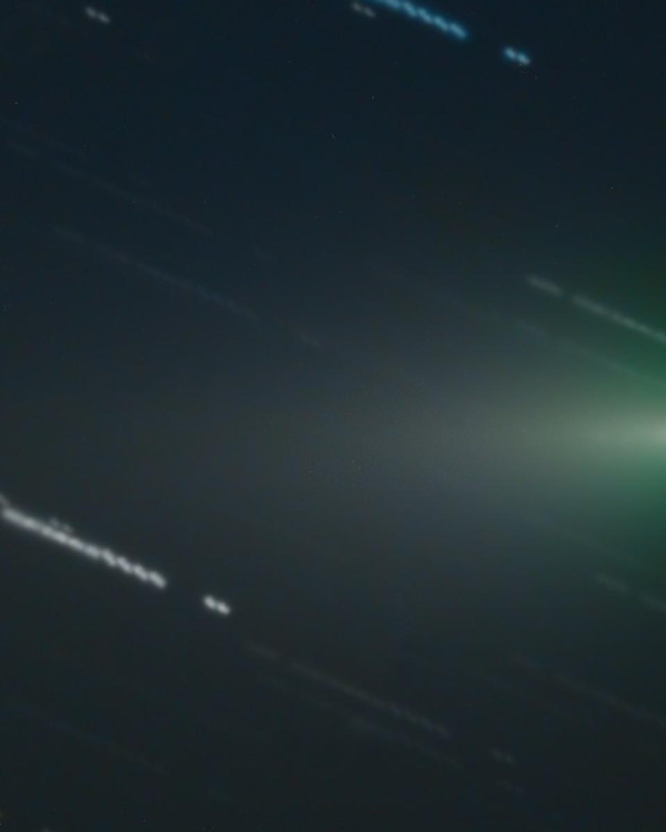 Comet ATLAS Breaks Up