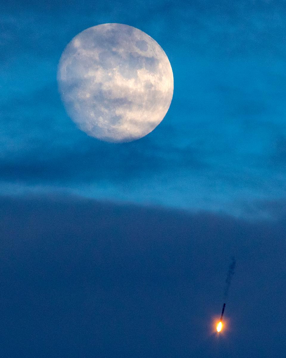 A Falcon 9 Moon
