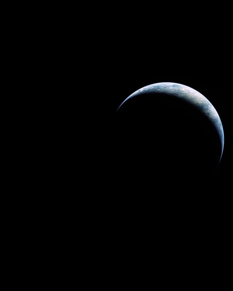 Apollo 17: The Crescent Earth