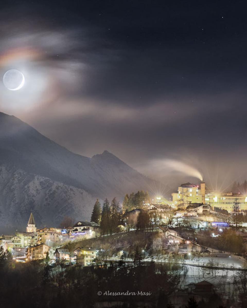 A Lunar Corona with Jupiter and Saturn