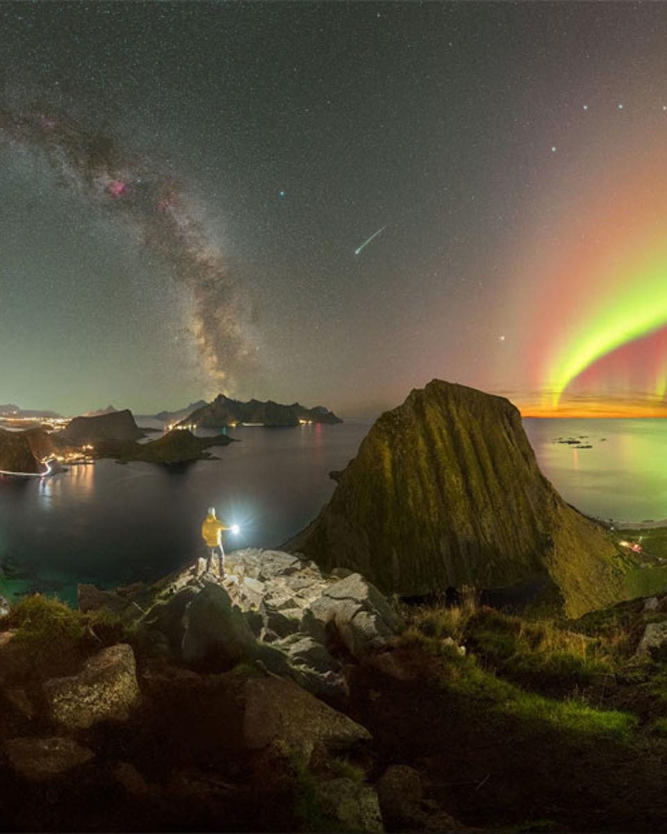 An Artful Sky over Lofoten Islands