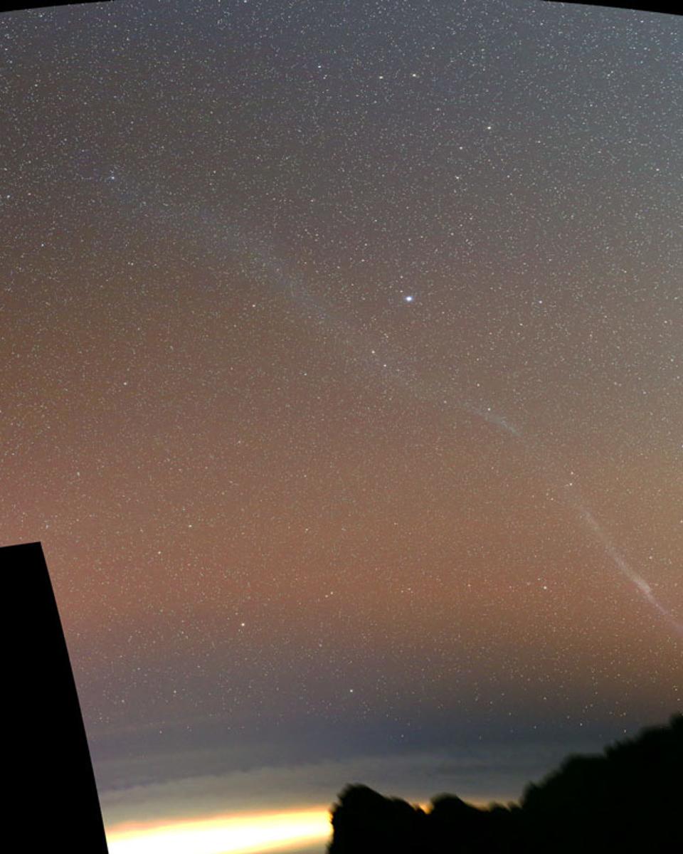 Comet Leonard's Long Tail