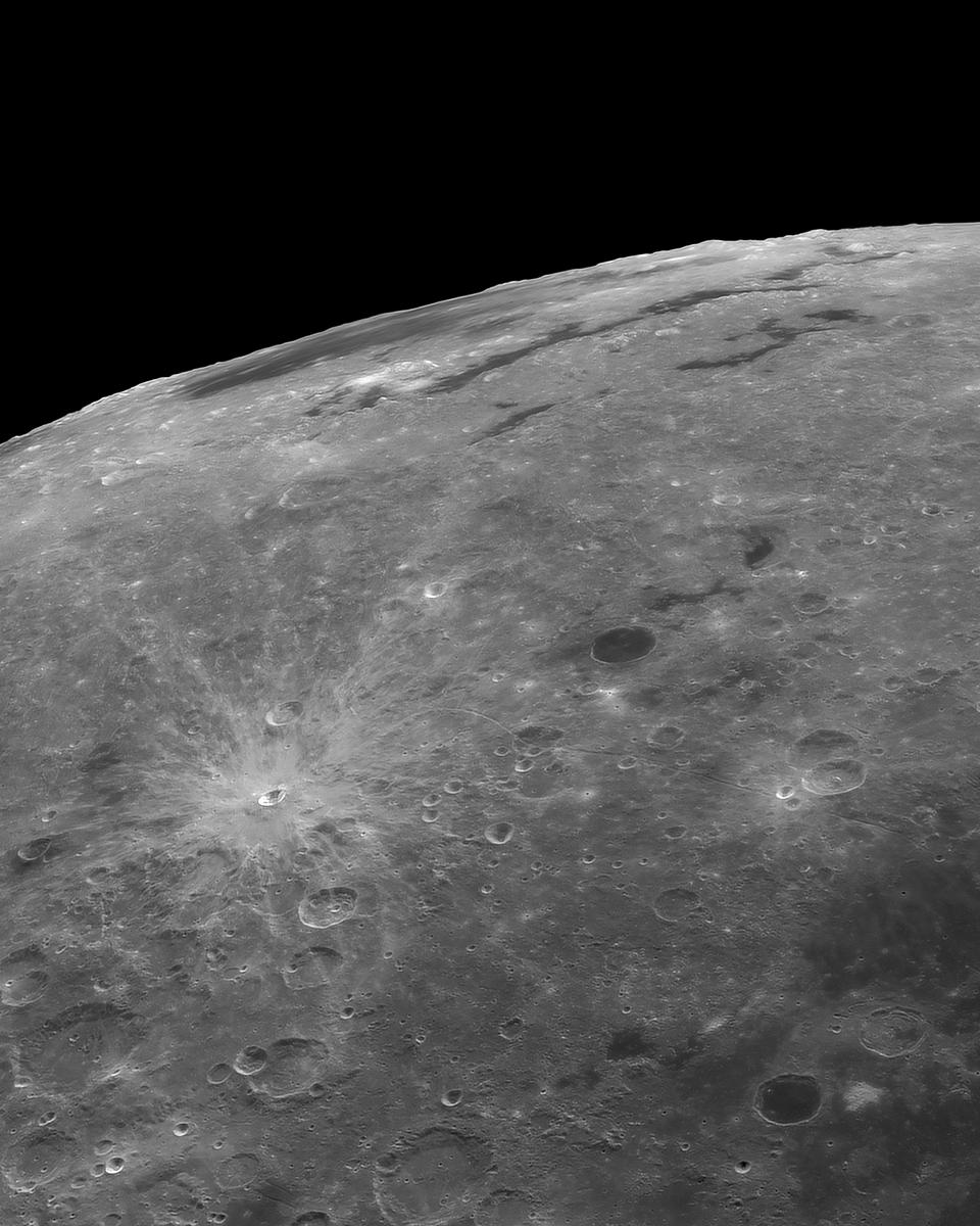 Western Moon, Eastern Sea
