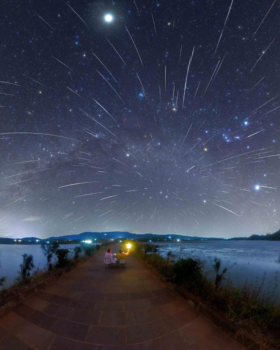 Geminids over China's Nianhu Lake