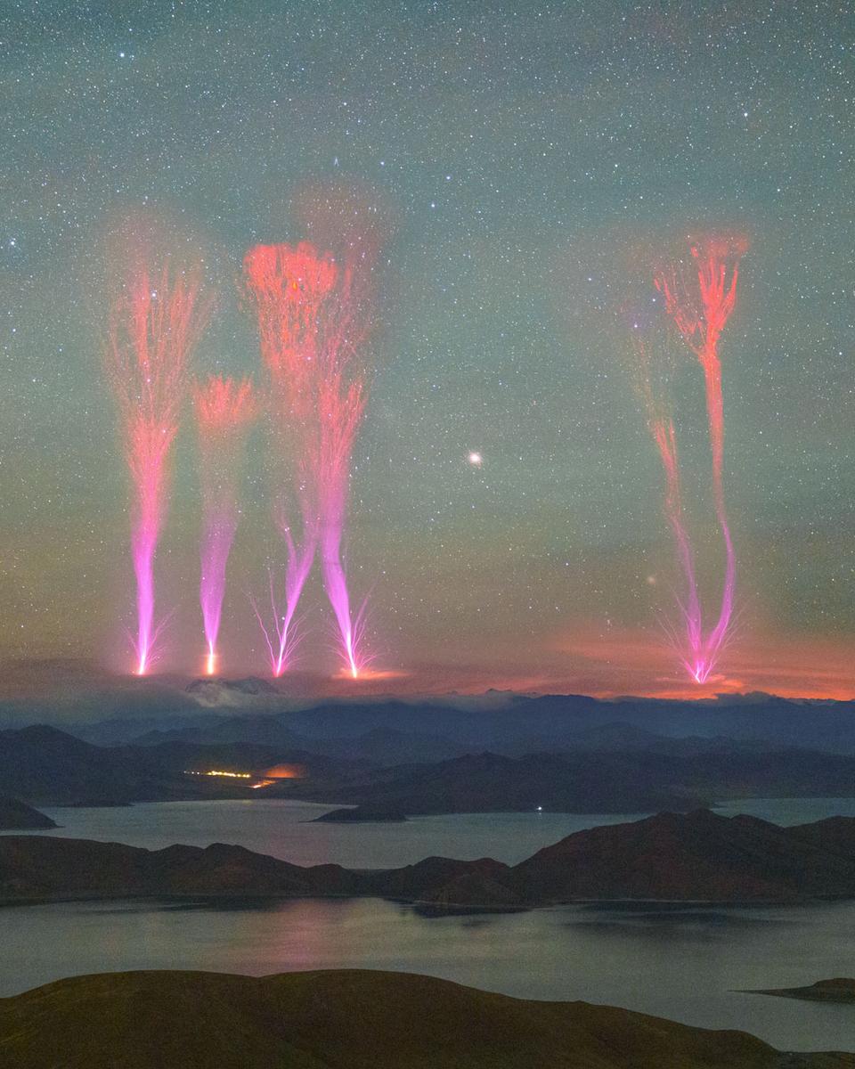 Gigantic Jets over Himalayan Mountains