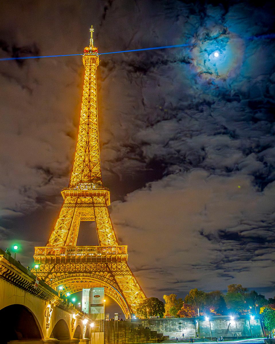 A Lunar Corona over Paris