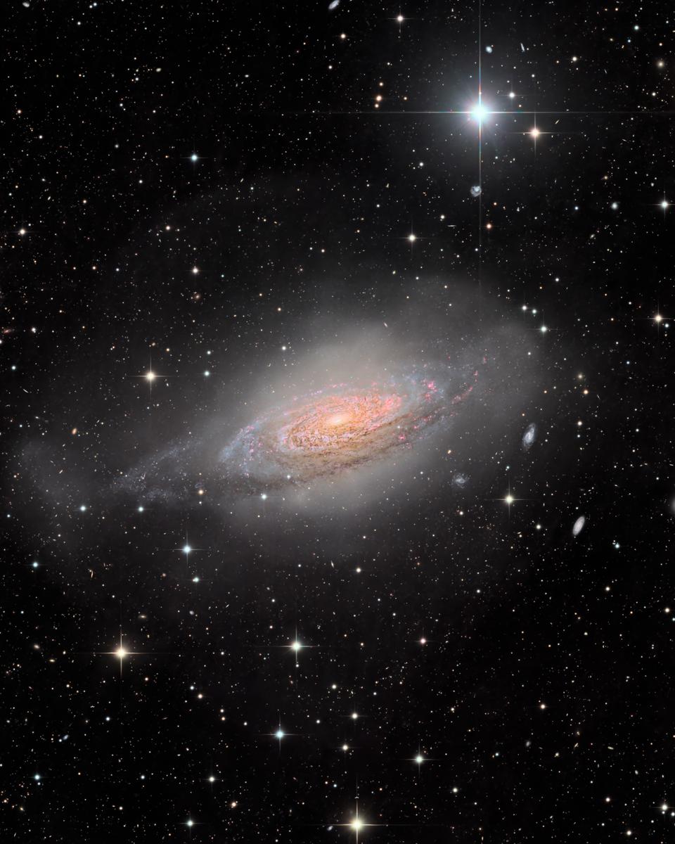 NGC 3521: Galaxy in a Bubble