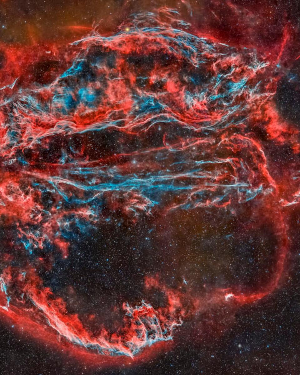 Veil Nebula: Wisps of an Ancient Supernova