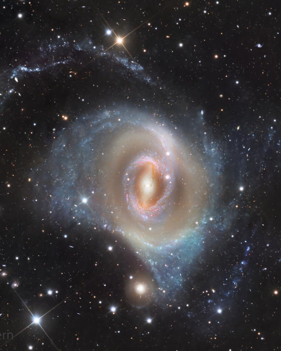 Spiral Galaxy NGC 1512: Wide Field