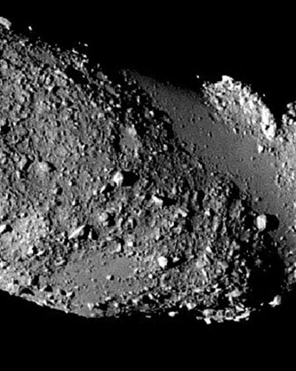 Unusually Smooth Sections of Asteroid Itokawa