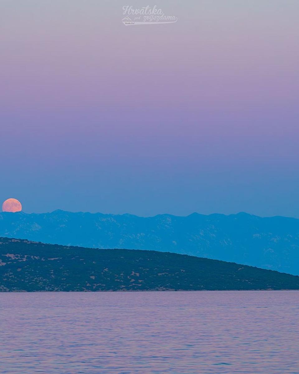 Buck Moon and Belt of Venus