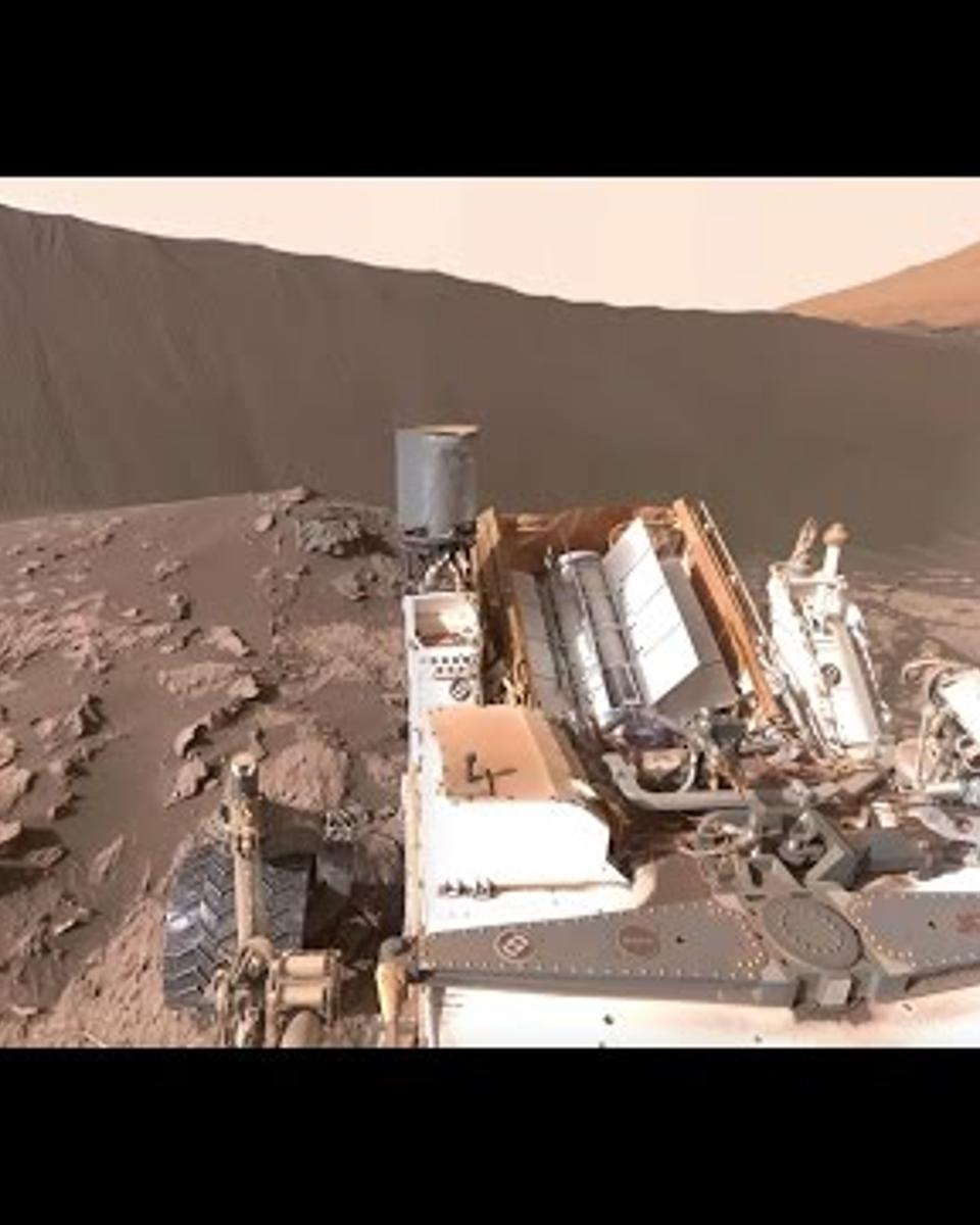 NASA's Curiosity Rover at Namib Dune (360 View)