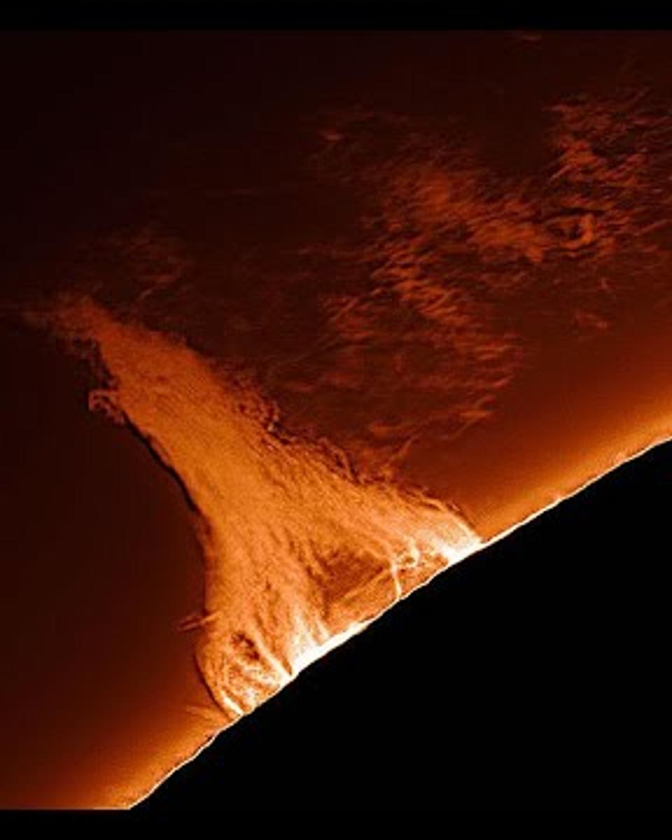 Eiffel Tower Prominence on the Sun